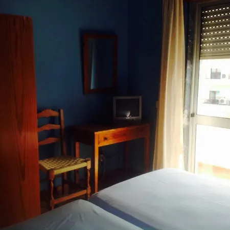 לינה וארוחת בוקר Pensao Algarve סאו בראס דה אלפורטל